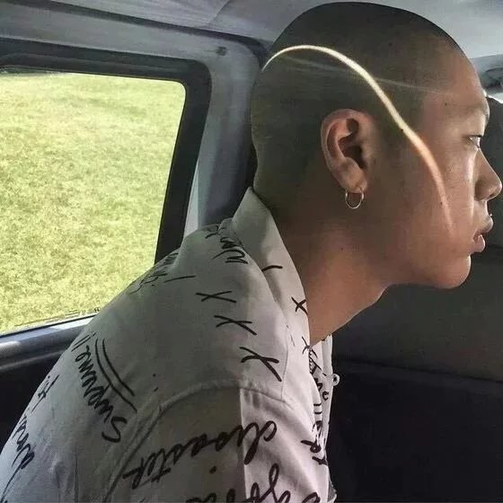 左妮荔霭